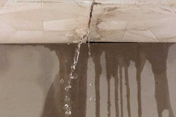 Professional Water Extraction technician working in Marlin, TX